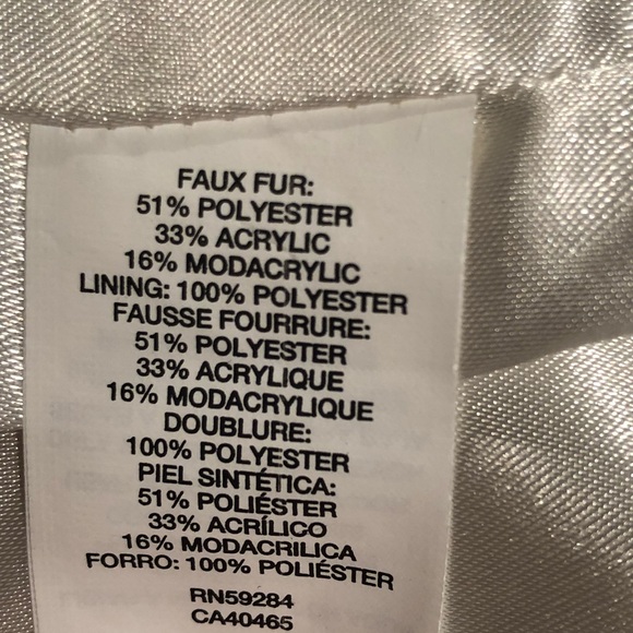 NWOT Children’s Place faux fur white washable vest - Picture 7 of 8